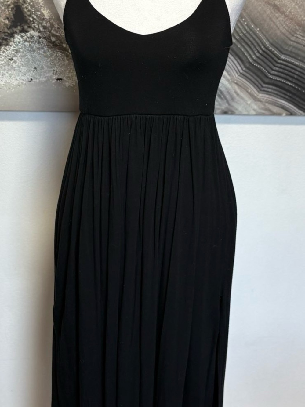 Classic Black Sleeveless Pleated Maxi Dress